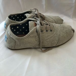 Toms Shoes